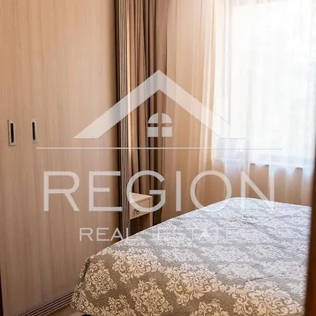 An Argisht Palace Apartment Warna